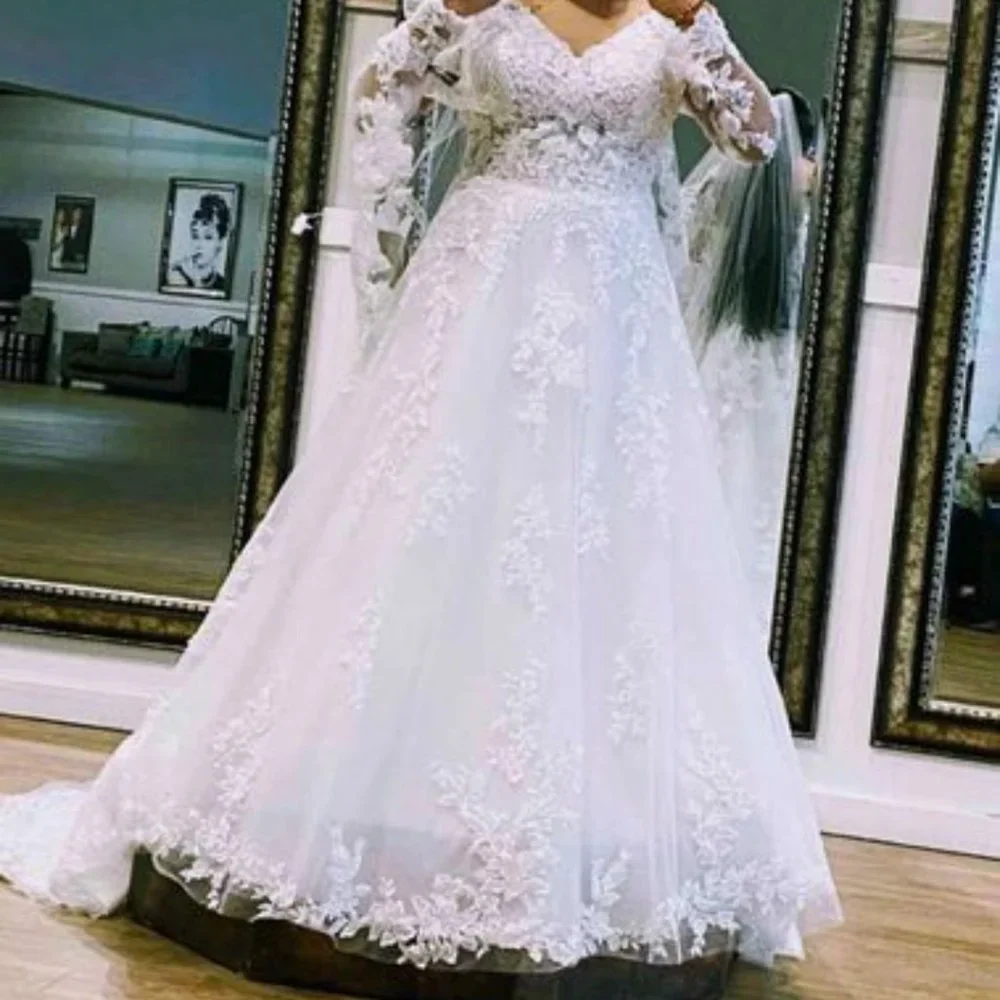 Wedding Dress - Picture 1 of 3